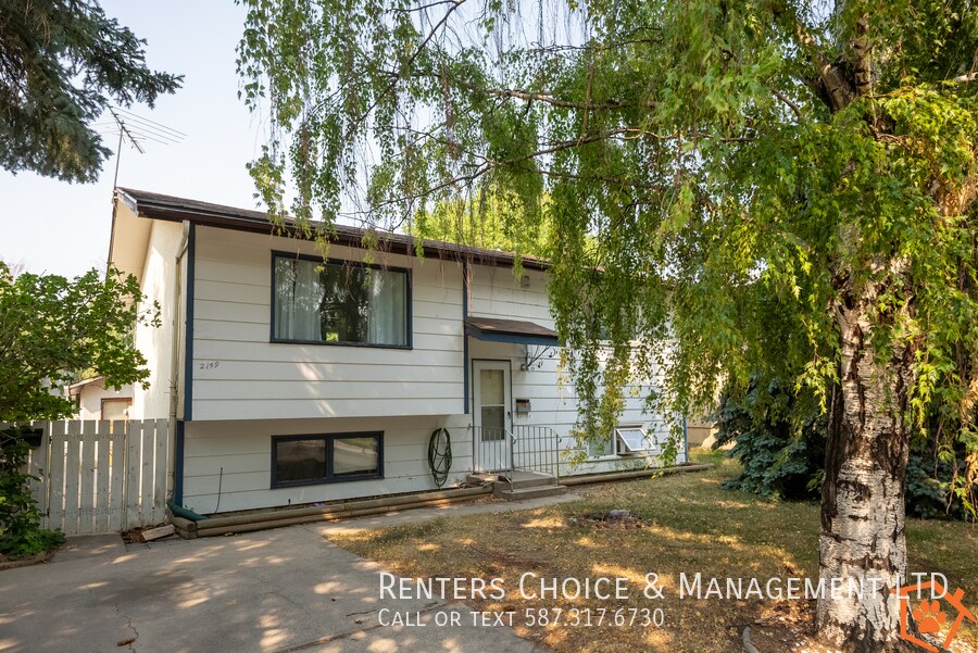 2149 Palm Rd S in Lethbridge, AB - Building Photo