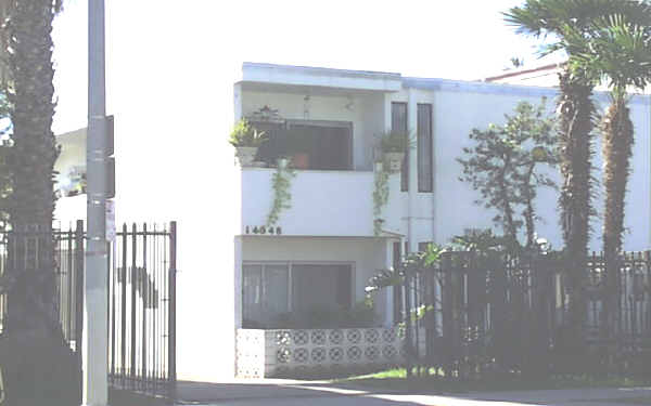 14648 Delano St in Van Nuys, CA - Building Photo