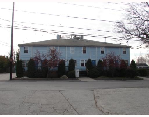 22 Wall St in Bristol, RI - Foto de edificio