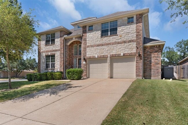 property at 3206 Luminoso Ln E
