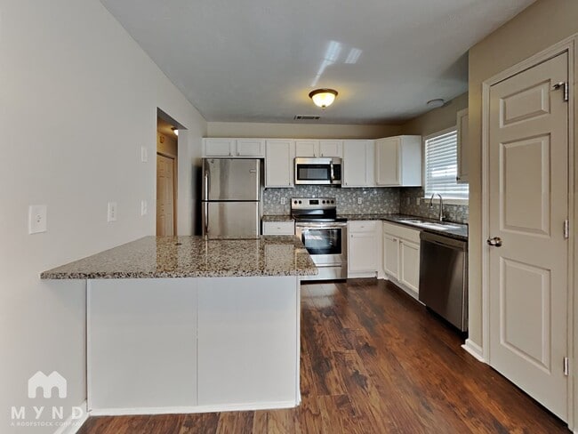 207 Lake Forest Dr in La Vergne, TN - Building Photo - Building Photo
