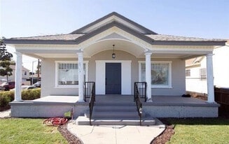 4279 Walton Avenue, Unit Main room in Los Angeles, CA - Building Photo