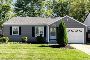 1247 Genesee Ave in Mayfield Heights, OH - Building Photo