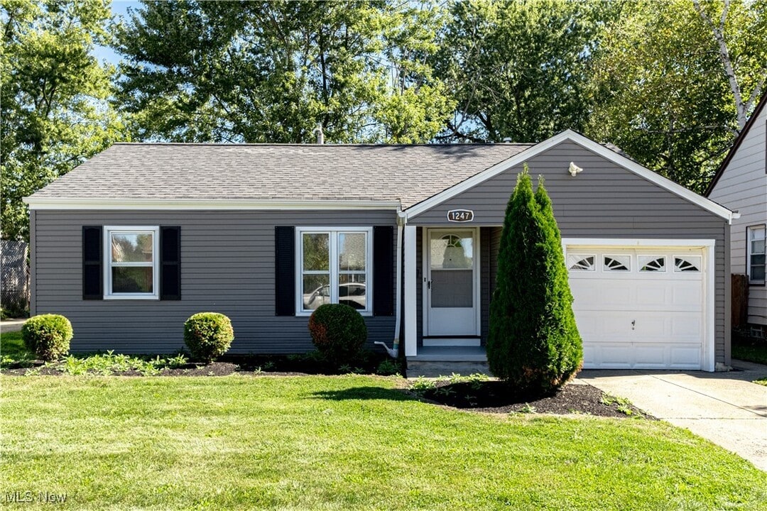 1247 Genesee Ave in Mayfield Heights, OH - Building Photo