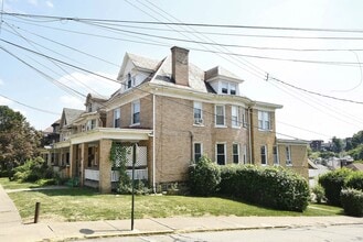 201 Giffin Ave, Unit 1 in Pittsburgh, PA - Foto de edificio - Building Photo