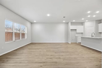3317 Fortress Way in Denton, TX - Foto de edificio - Building Photo