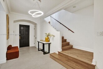 5735 N Bay Rd in Miami Beach, FL - Building Photo - Building Photo