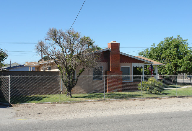 676-688 E Collins St in Oxnard, CA - Building Photo - Building Photo