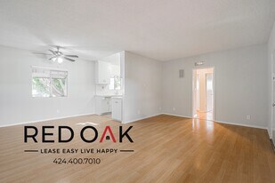 710 N Genesee Ave in Los Angeles, CA - Building Photo