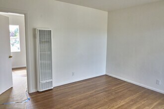 5501 Orange Ave in Long Beach, CA - Foto de edificio - Building Photo