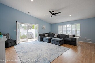 49 Williamsburg Dr in Tinton Falls, NJ - Building Photo - Building Photo
