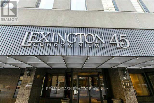 45 Carlton St. in Toronto, ON - Building Photo