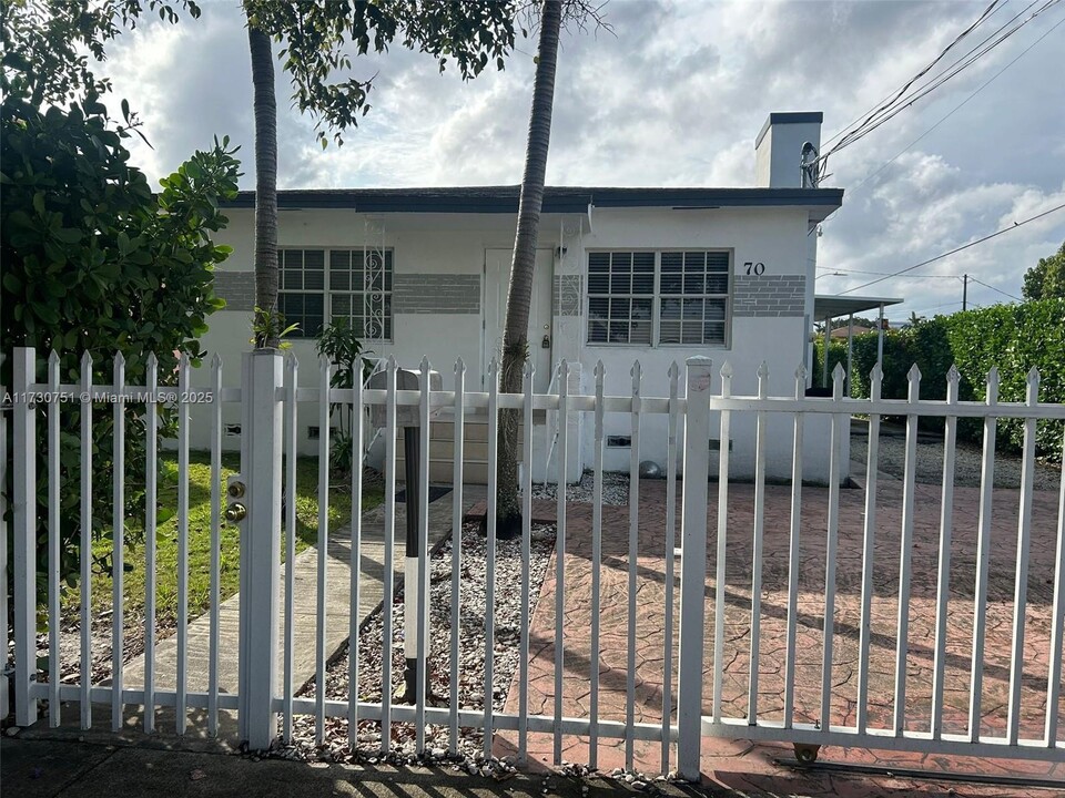 70 NW 34th Ave in Miami, FL - Building Photo