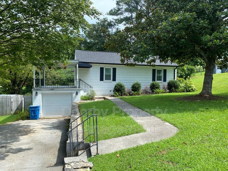 4833 Appian Way in Chattanooga, TN - Building Photo