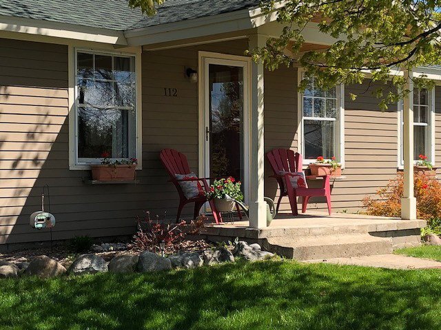 112 Chippewa St in Elk Rapids, MI - Foto de edificio - Building Photo