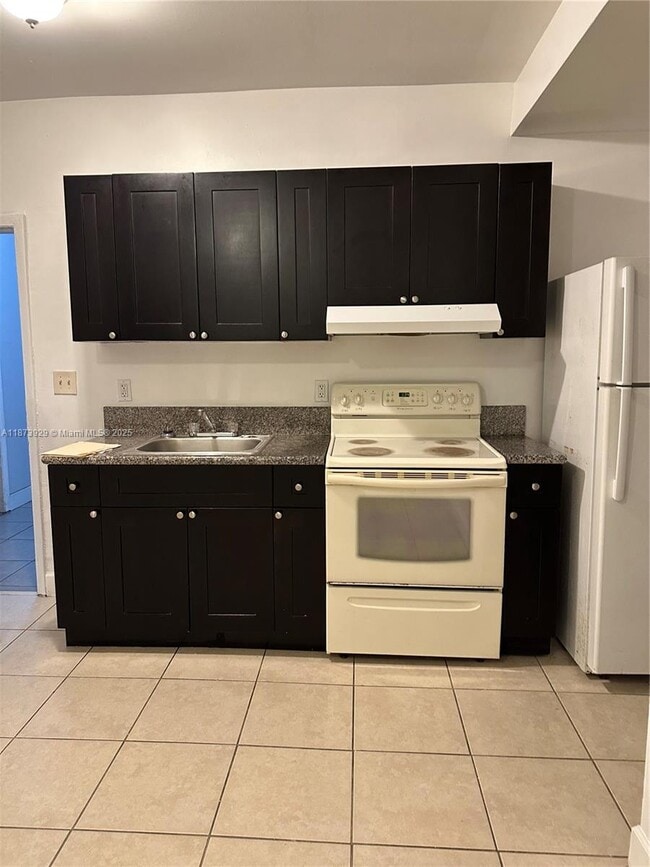 property at 985 SW 5th St