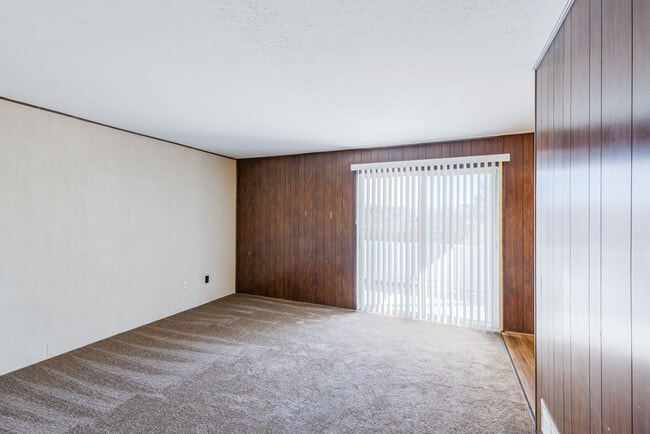 Morgantown Properties in Morgantown, WV - Building Photo - Interior Photo