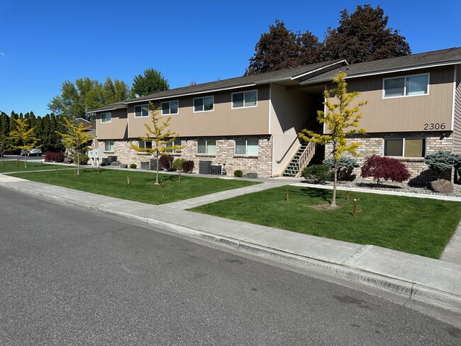 2312 Hood Ave, Unit H in Richland, WA - Foto de edificio - Building Photo