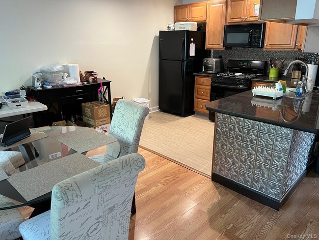 14 Springmeadow Dr in Kings Park, NY - Building Photo - Building Photo