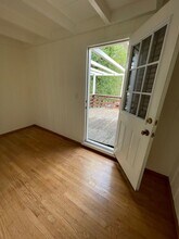 1207 Lawton Ave in Pacific Grove, CA - Foto de edificio - Building Photo