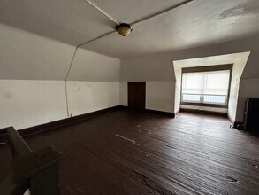 127 W Poplar St in Grove City, PA - Building Photo - Building Photo