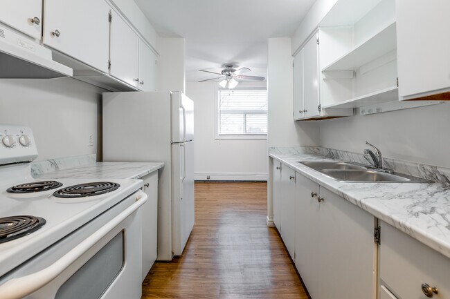 Perry Manor Apartments in Woodstock, ON - Building Photo - Interior Photo