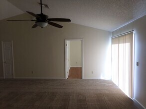 1877 Dartmouth Dr in Middleburg, FL - Building Photo - Building Photo