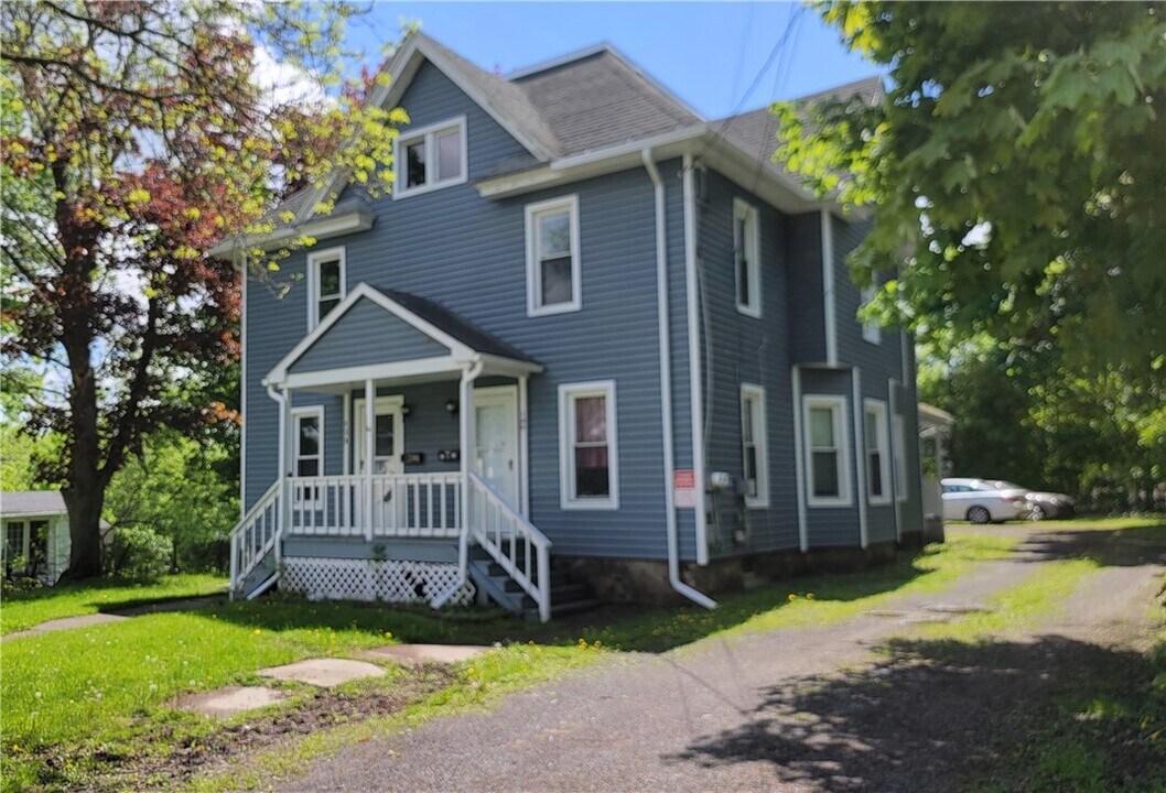 138 Stuart Ave in Newark, NY - Building Photo
