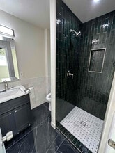 1211 Center Ln, Unit 4 in Los Banos, CA - Foto de edificio - Building Photo