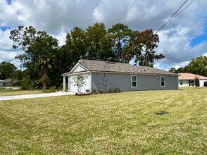 56 Pilgrim Dr in Palm Coast, FL - Building Photo - Building Photo