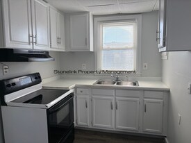 21 Kenyon Ave in Pawtucket, RI - Building Photo