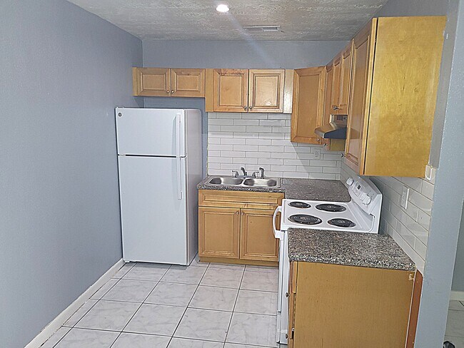 5321 NW 21st Ct in Lauderhill, FL - Foto de edificio - Building Photo