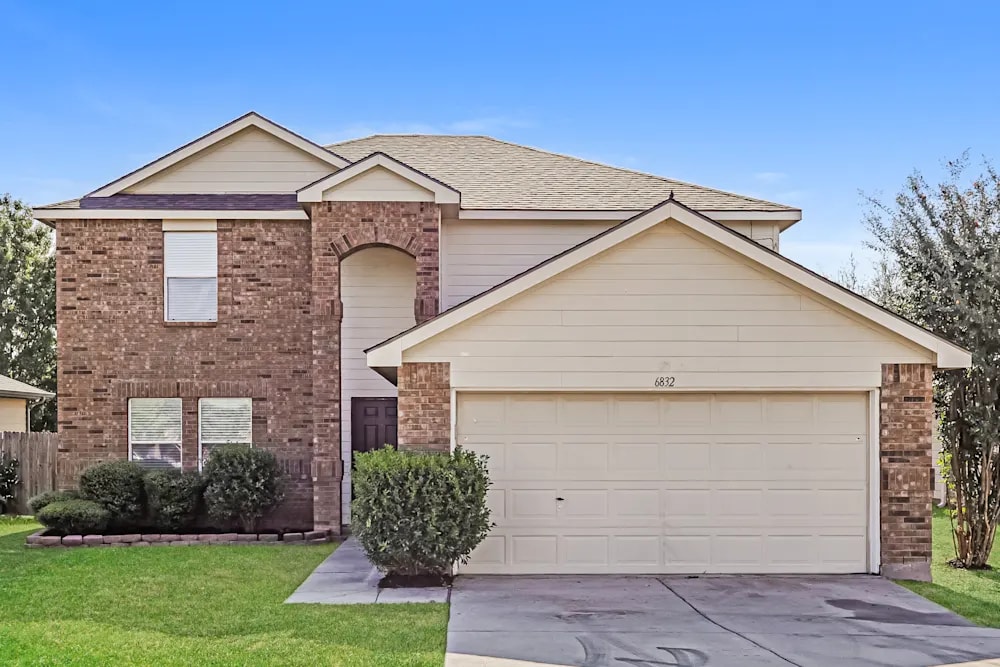 6831 Brookglen Ln in Fort Worth, TX - Building Photo
