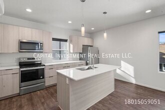 1689 S W Temple St in Salt Lake City, UT - Building Photo - Building Photo