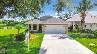 13633 Admiral Ct in Ft. Myers, FL - Building Photo