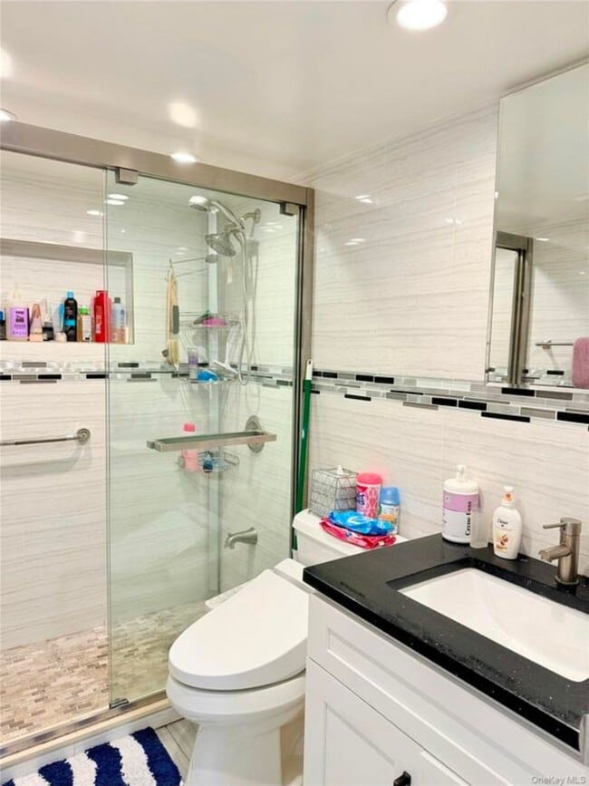 660 Williams Ave in Brooklyn, NY - Foto de edificio - Building Photo