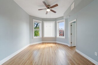 4910 W Van Buren St in Chicago, IL - Building Photo - Building Photo