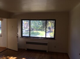 2440 Losantiville Ave, Unit 3 in Cincinnati, OH - Building Photo
