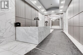 393-393 King St W in Toronto, ON - Building Photo - Building Photo
