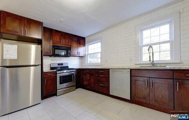 20 Townley Rd in Fair Lawn, NJ - Building Photo - Building Photo