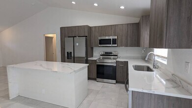 211 Grenada St NE in Lake Placid, FL - Building Photo - Building Photo