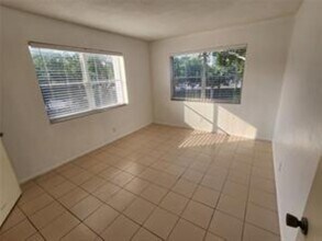 6200 NE 22nd Way, Unit 212 in Fort Lauderdale, FL - Foto de edificio - Building Photo
