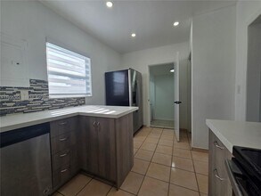 6240 SW 21st St in Miami, FL - Building Photo - Building Photo