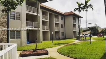 13920 Lake Placid Ct in Hialeah, FL - Foto de edificio