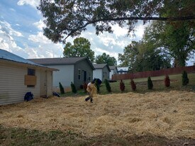 904 Drive D in Knoxville, TN - Building Photo