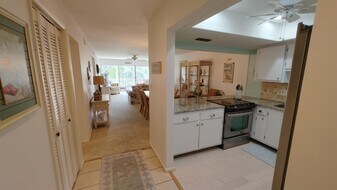 6725 Winkler Rd in Ft. Myers, FL - Building Photo