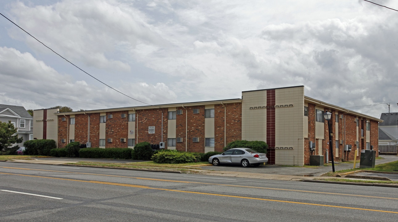 1243 E Ocean View Ave in Norfolk, VA - Foto de edificio