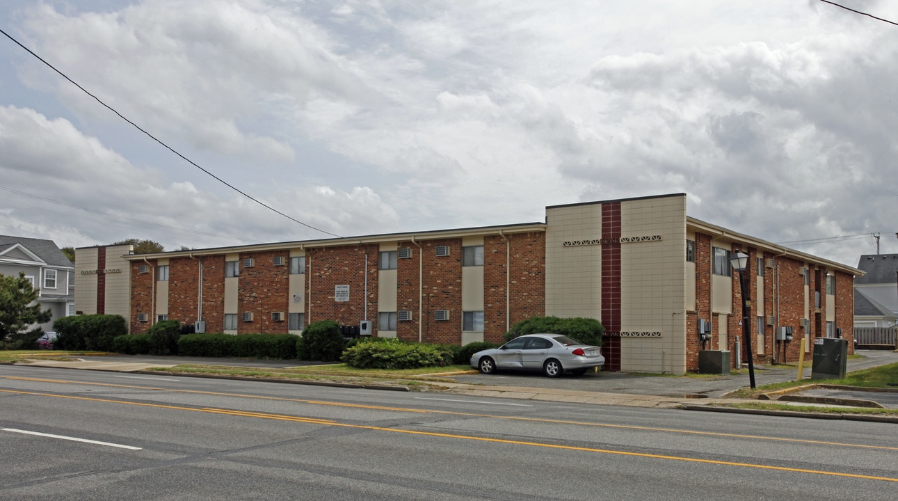 1243 E Ocean View Ave in Norfolk, VA - Building Photo