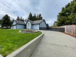 4604 San Juan Ave in Anacortes, WA - Building Photo - Building Photo