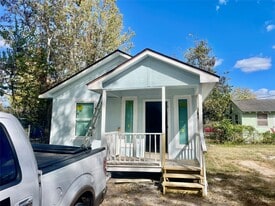 504 N 8th St in Richmond, TX - Building Photo